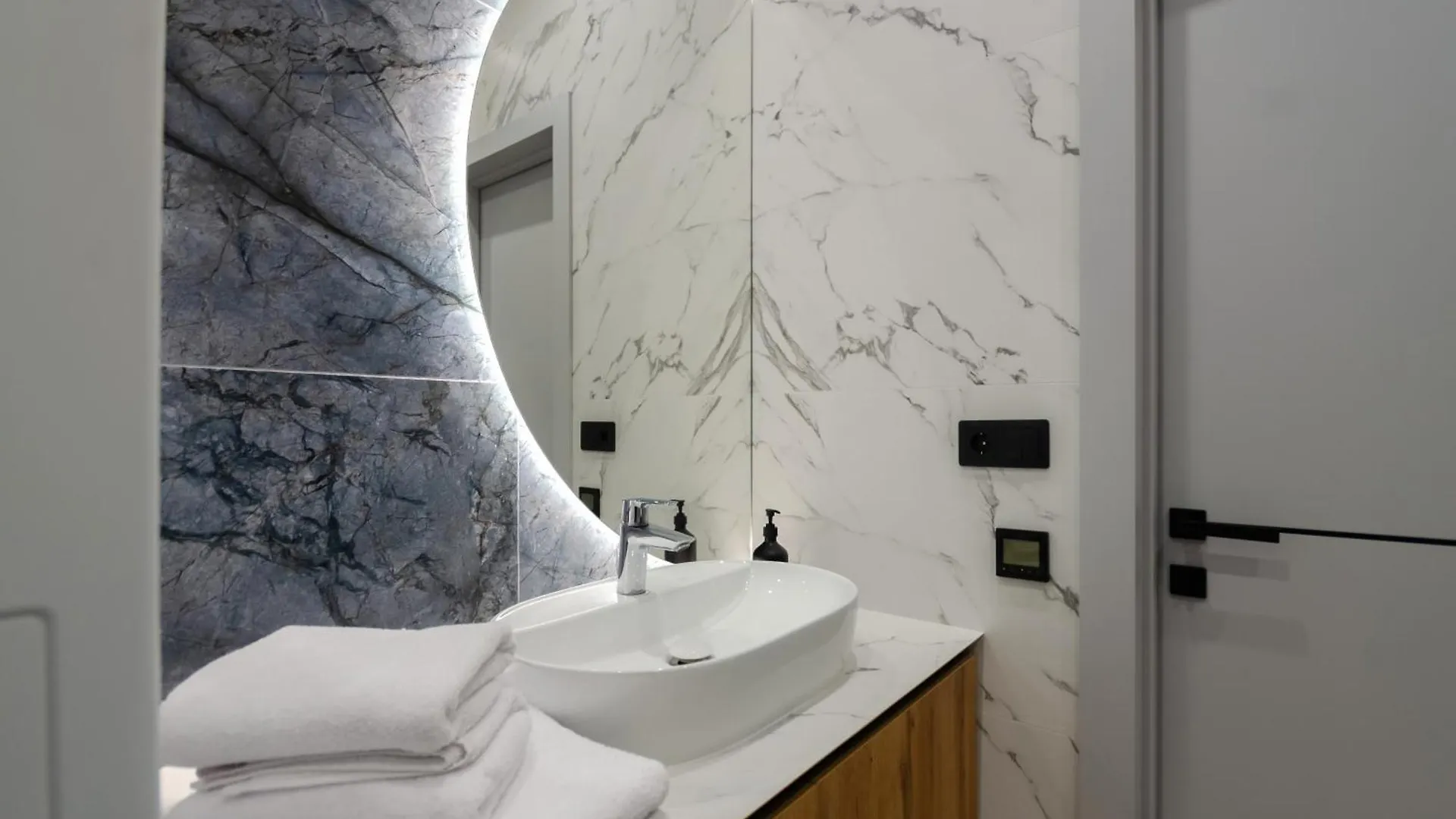 Petrovdom Apartments 24-280A In Rc Manhattan, Beresteiskyi 11 Kiev